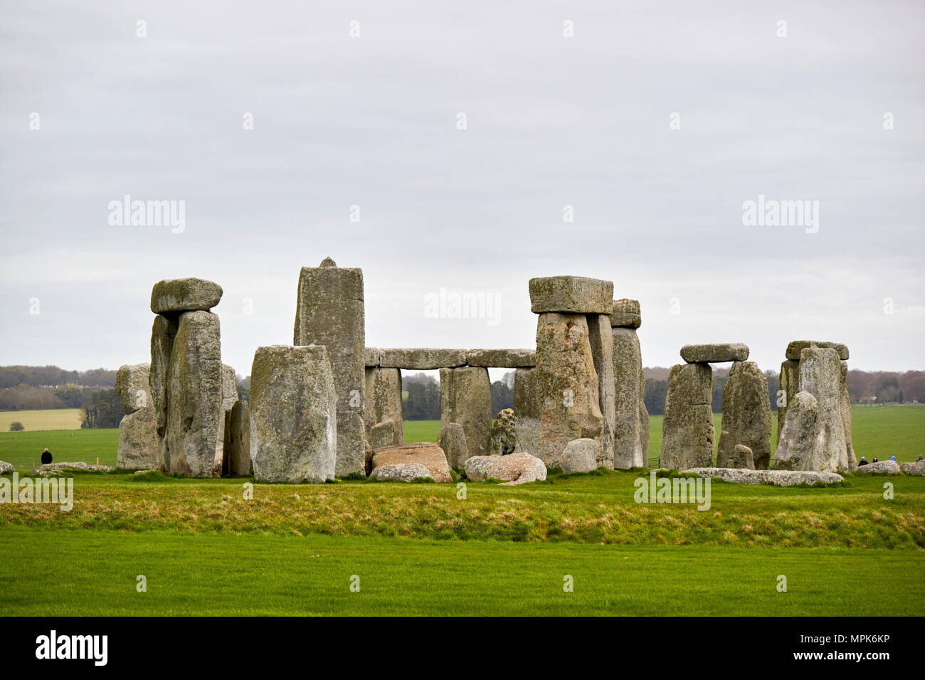 Trilothon Rocks view of horseshoe of sarsen trilithon stones and tenon joint on one of ...