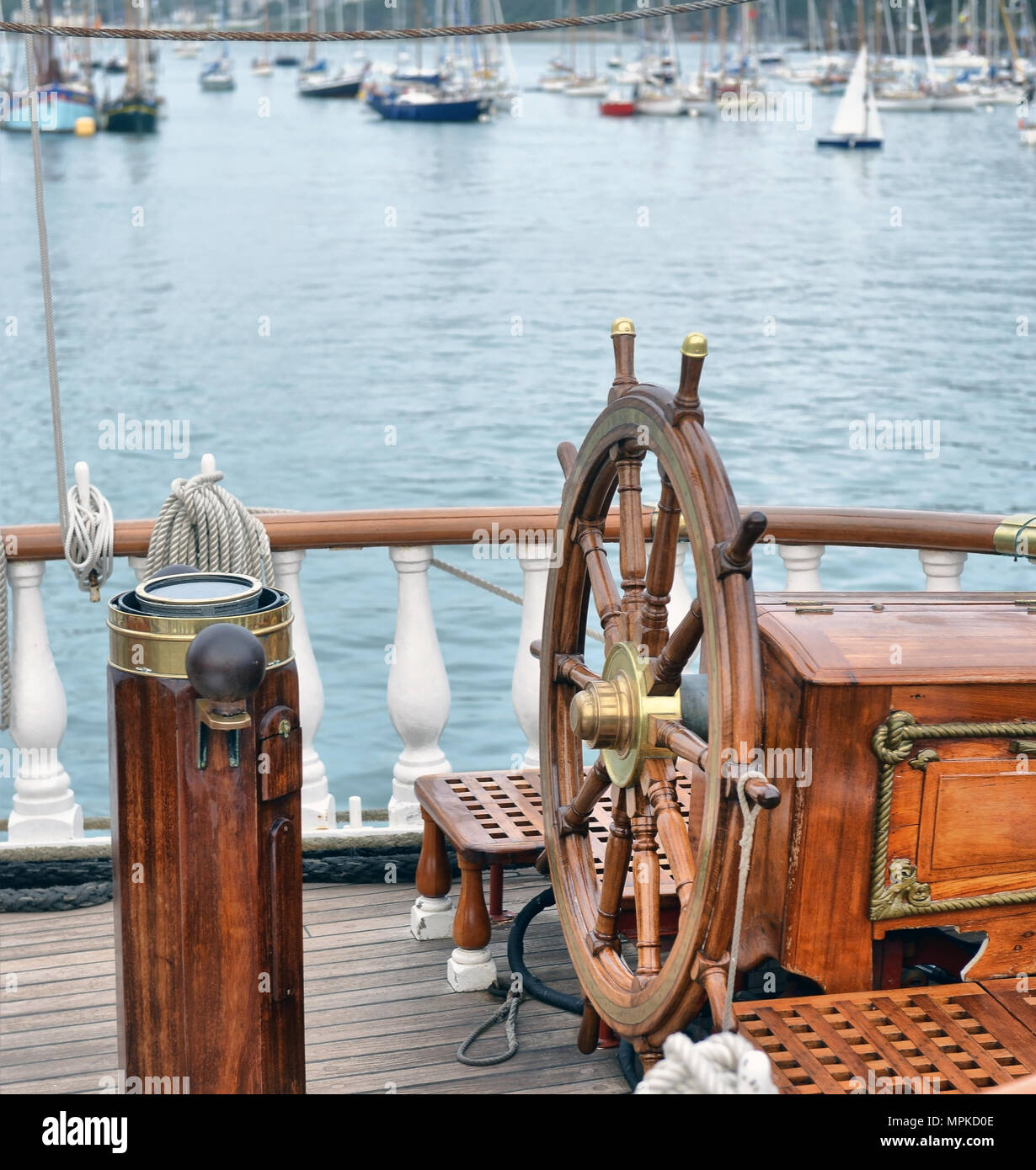 steering wheel sailboat Stock Photo Alamy