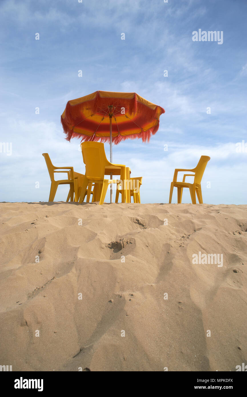 Sedia Sulla Spiaggia High Resolution Stock Photography and Images - Alamy