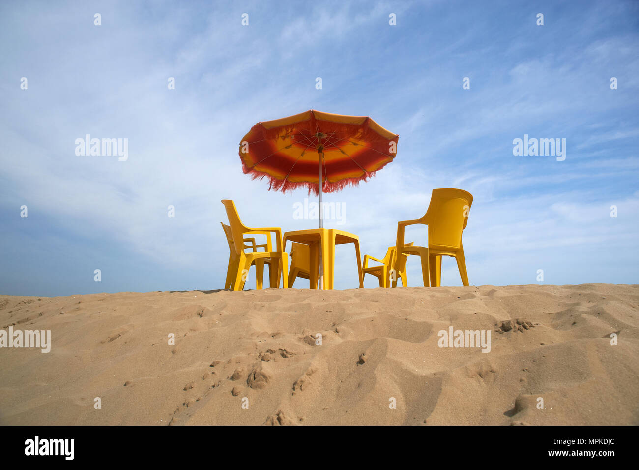 Sedia Sulla Spiaggia High Resolution Stock Photography and Images - Alamy
