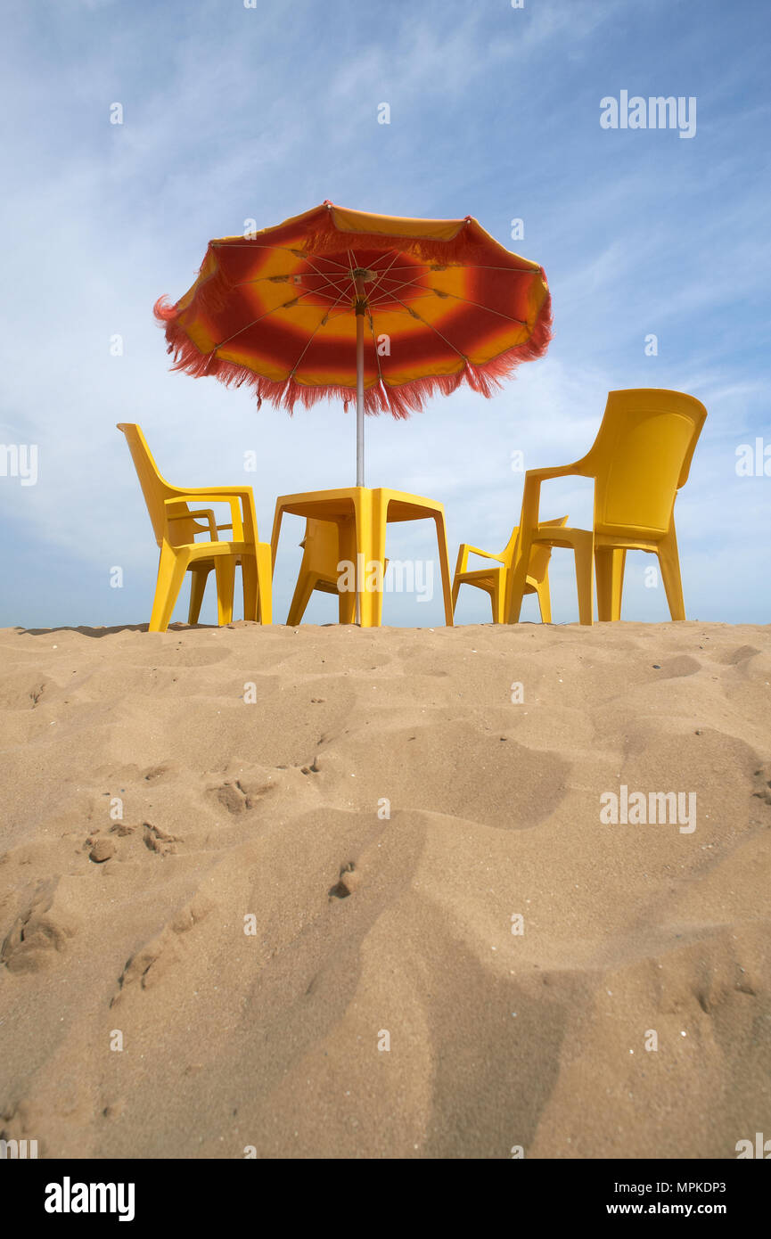 Spiaggia con spiaggia hi-res stock photography and images - Alamy