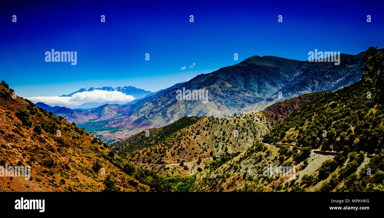 High jagged mountains hi-res stock photography and images - Alamy