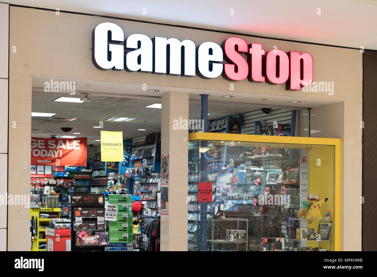 Game store front hi-res stock photography and images - Alamy