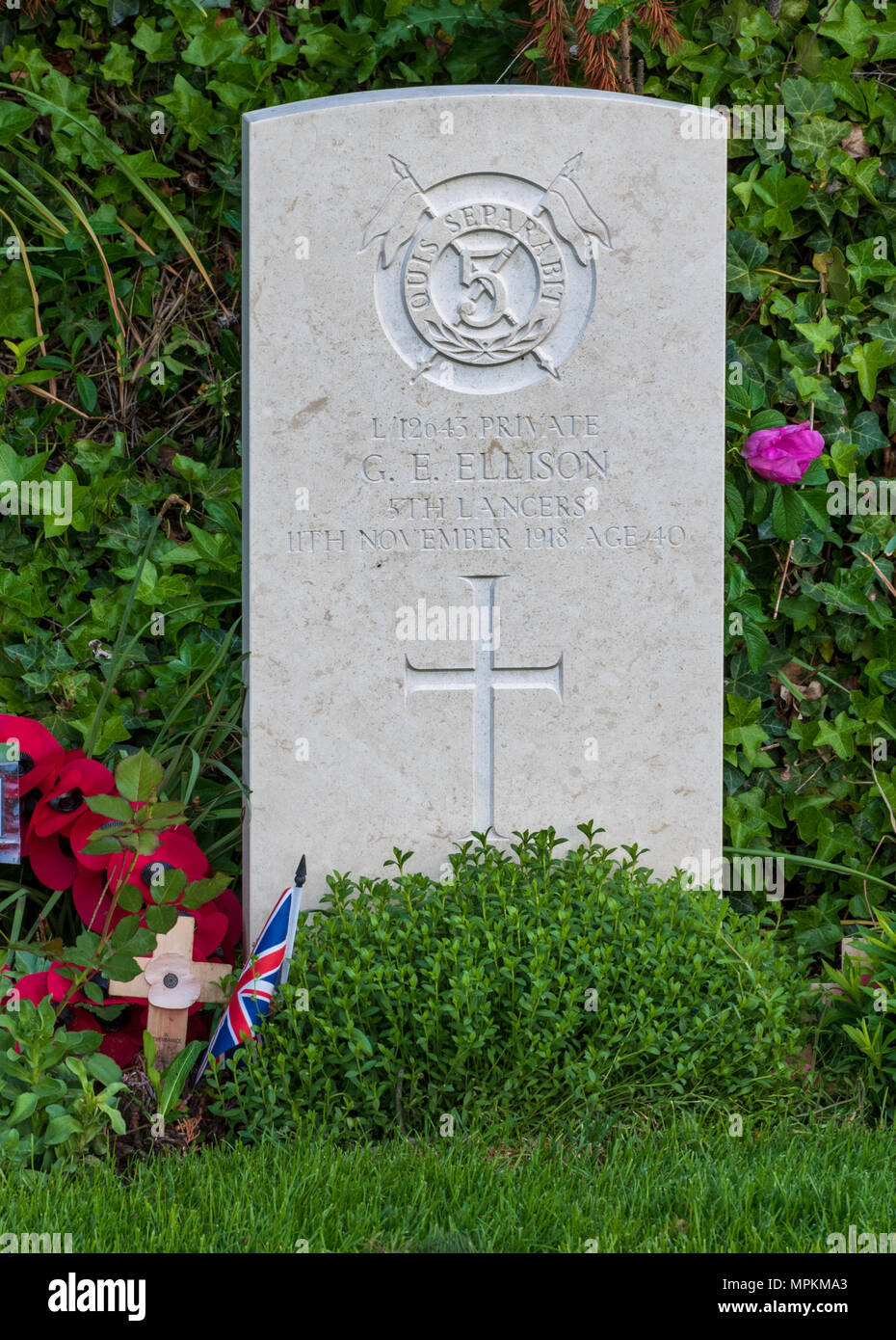 Grave of Private George Ellison, believed to be the last British soldier killed in the First World War, St Symphorien Military Cemetery, Mons, Belgium Stock Photo