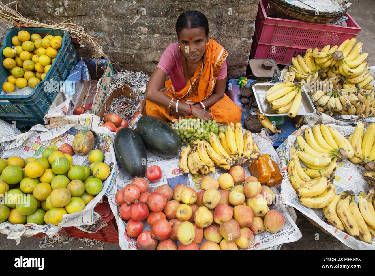 India, West Bengal, Kolkata, Fruit vendor at the market in the Garia district. Stock Photo