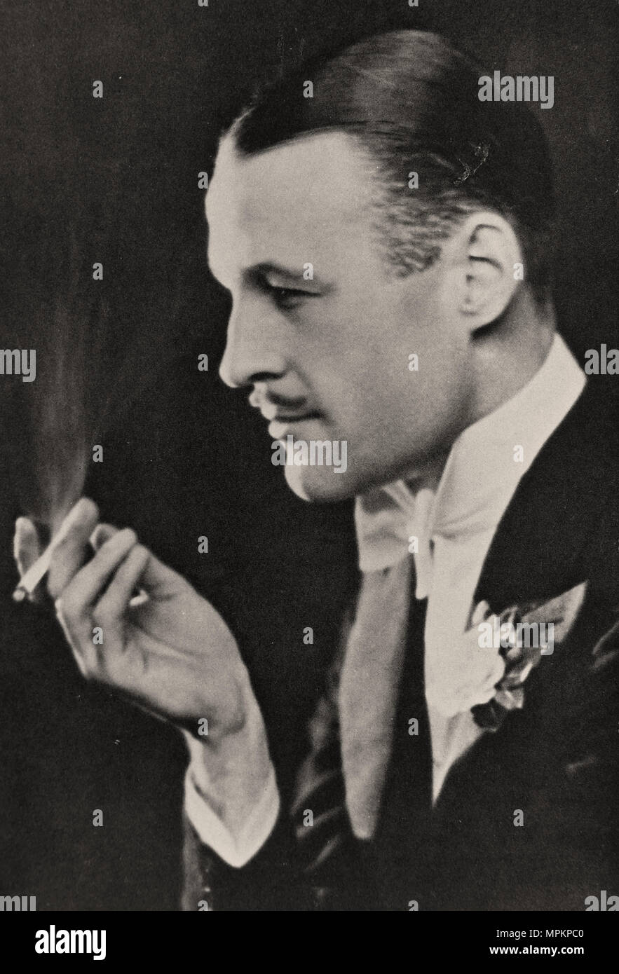 Magician jasper maskelyne hires stock photography and images Alamy