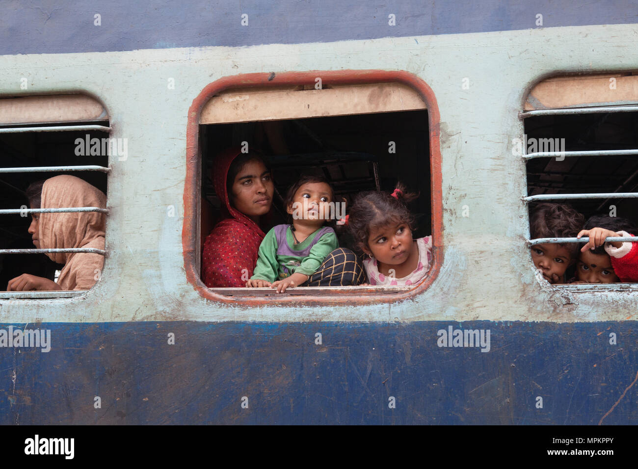India, West Bengal, Asansol, Passengers at the windows of a train carriage at railway station Stock Photo - Alamy India, West Bengal, Asansol, Passengers at the windows of a train carriage at railway station Stock Photo - Alamy