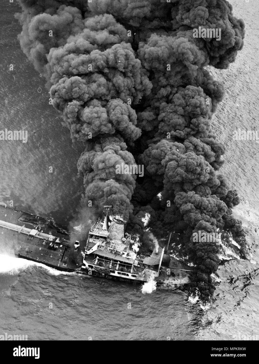 THE TANKER PACIFIC GLORY BLAZES OFF THE COAST OF THE ISLE OF WIGHT.1968 Stock Photo