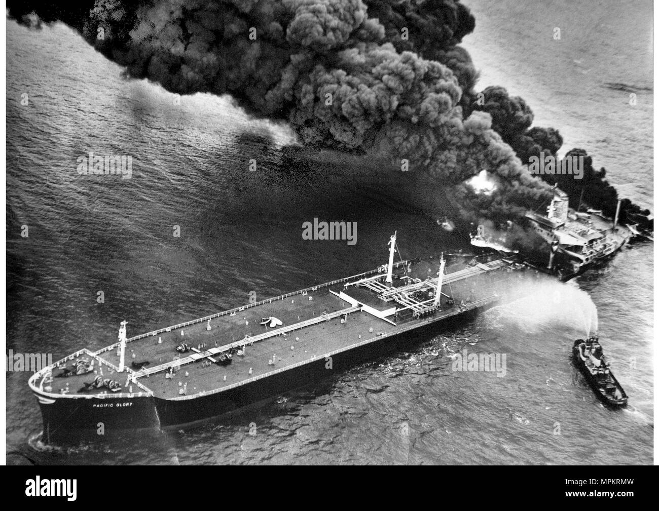 THE TANKER PACIFIC GLORY BLAZES OFF THE COAST OF THE ISLE OF WIGHT. 1968 Stock Photo