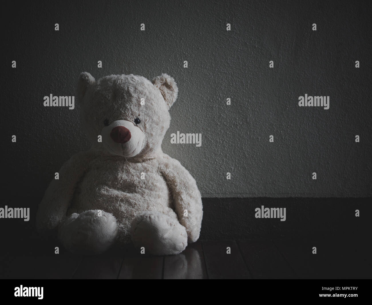 Lonely teddy bear hi-res stock photography and images - Alamy