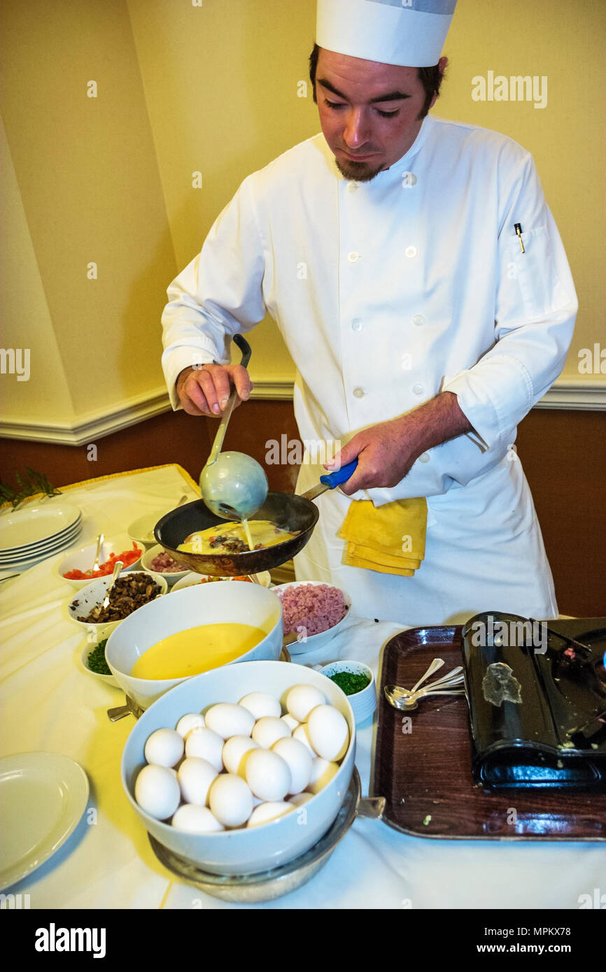 Montreal Canada,Quebec Province,Boulevard Rene Levesque,Fairmont Queen Elizabeth,hotel,man men male,omelet chef,omelet,omelette,cook,food,Canada070708 Stock Photo