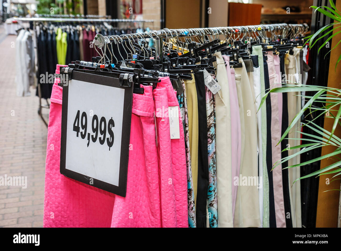 Clothing sale hi-res stock photography and images - Alamy