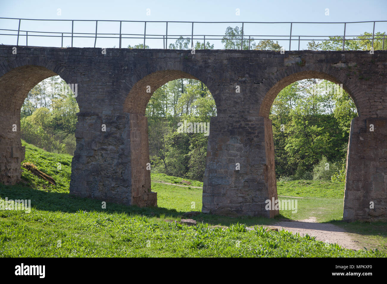 Medieval arched stone bridge hi-res stock photography and images - Alamy