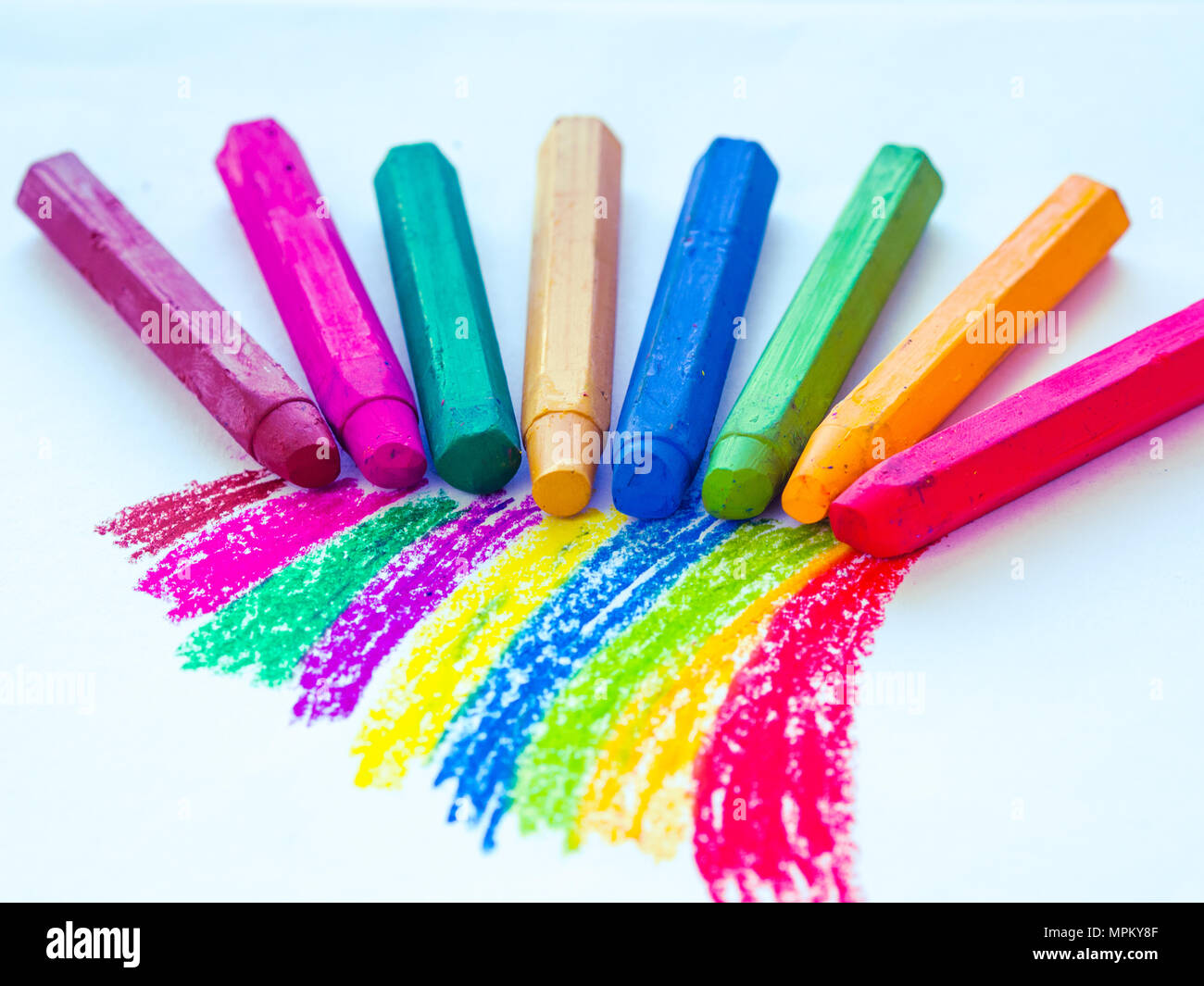 Coloured chalk sticks hi-res stock photography and images - Alamy