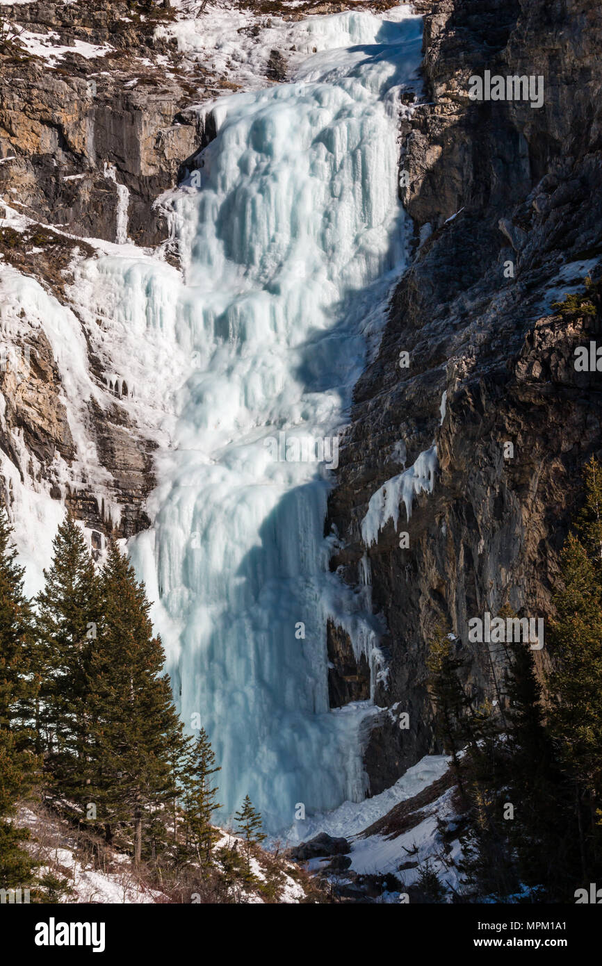Frozen waterfall and canada hires stock photography and images Alamy