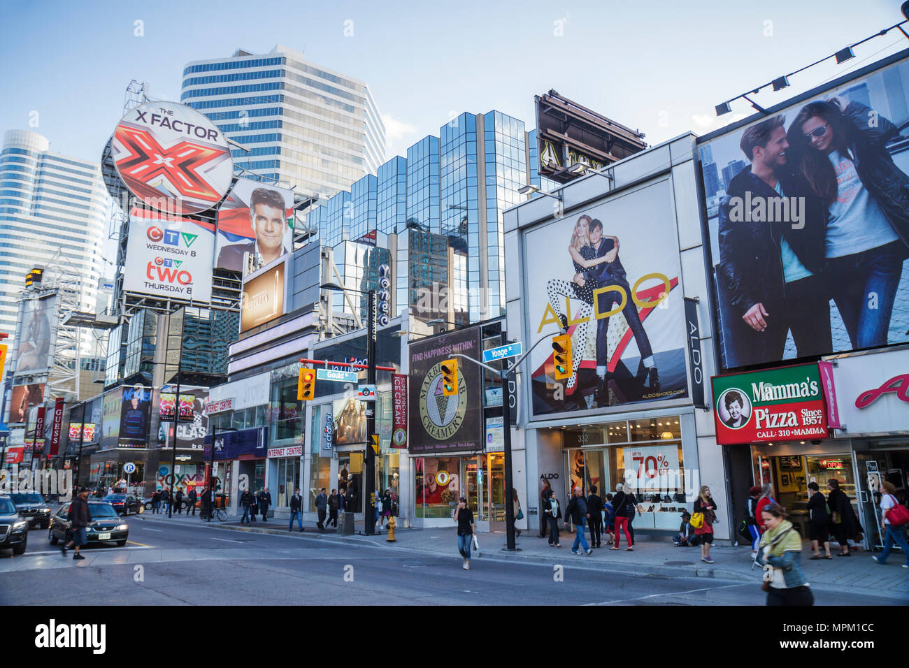 Toronto Billboard Stock Photos & Toronto Billboard Stock Images Alamy