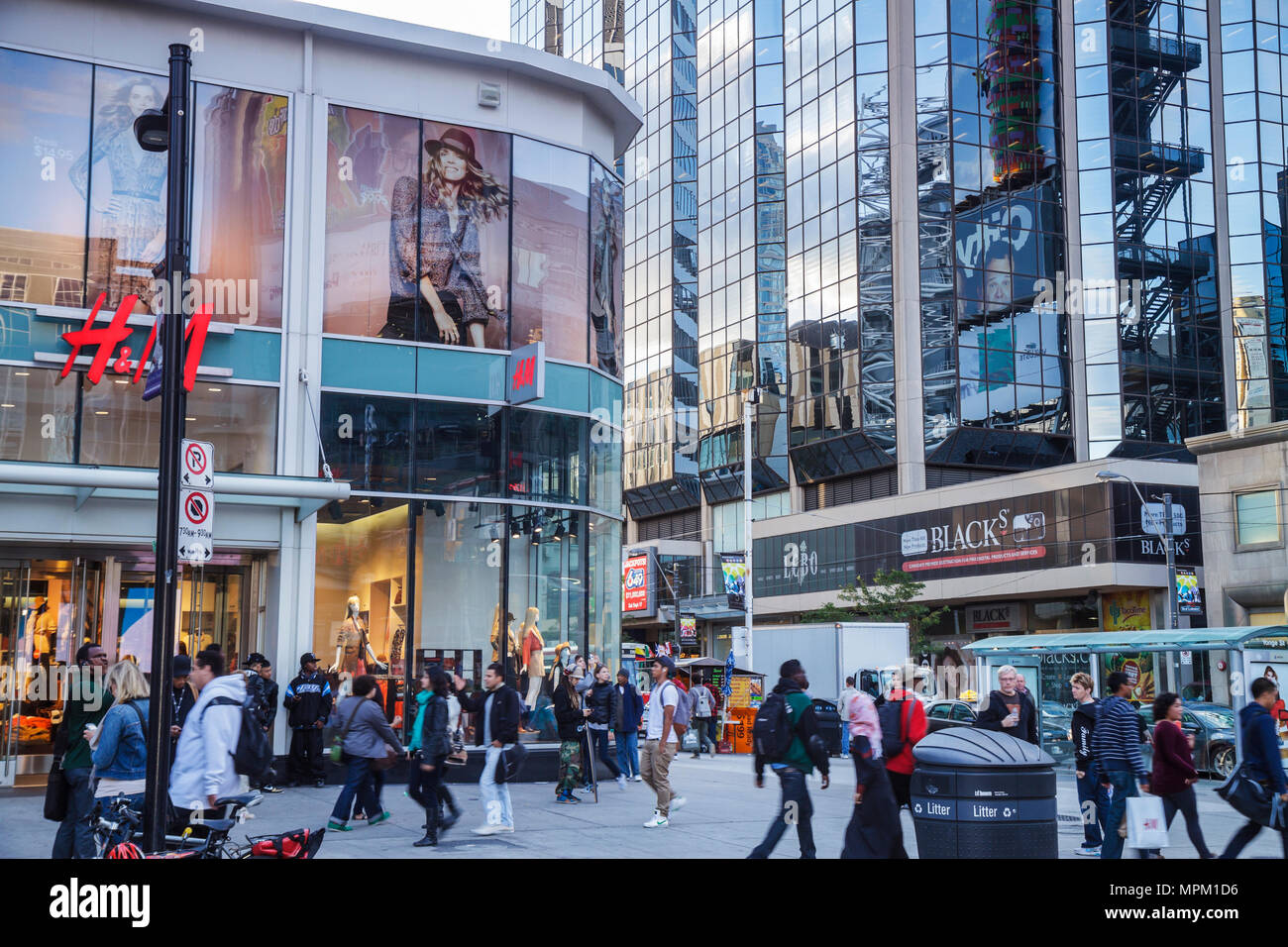 h&m eaton center hours