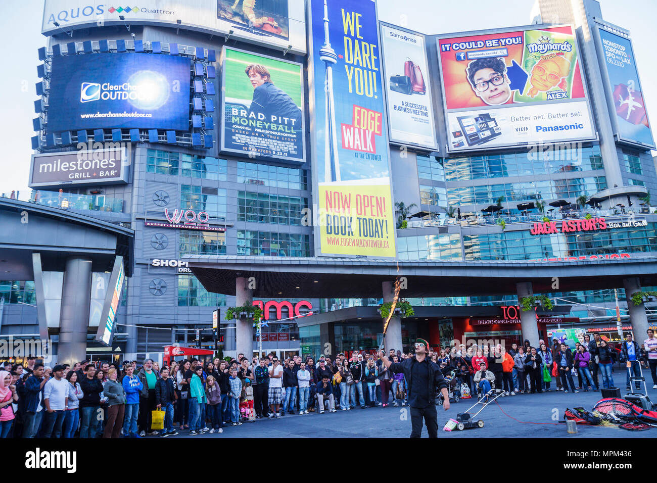 Canada Toronto Yonge Street Dundas Square Public Plaza Toronto S Time Square Street Performer Busking Tips Fire Juggler Busker Amc Theater Stock Photo Alamy