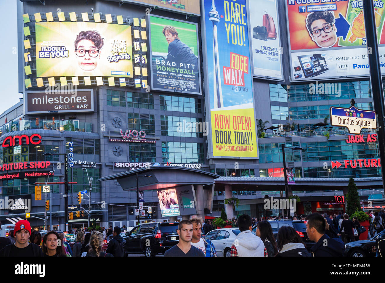 Toronto Canada,Yonge Street,Dundas Square,Toronto's Time Square,public  plaza,AMC theater,theatre,movies,billboard,advertisement,ad advertising  adverti Stock Photo - Alamy