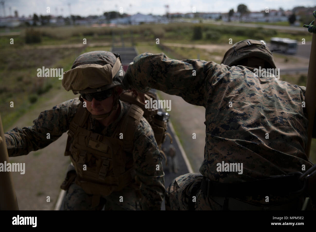 Marine Machine Gunner Fast Roping A Marine machine gunner with Special Purpose Marine Air Ground Task ...