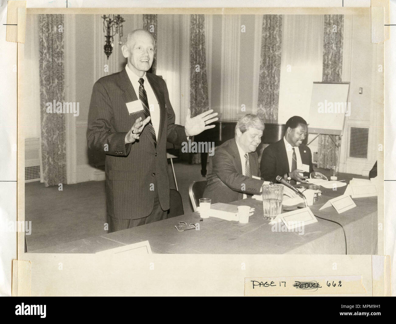 THREE MEN AT THE TABLE WHICH ONE OF THEM IS TALKING Stock Photo - Alamy