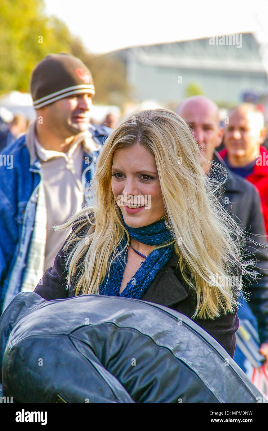 Actor Emilia Fox taking a break during filming for BBC Silent Witness to mingle with fans. Episode filmed at Duxford airshow, titled Apocalypse Stock Photo