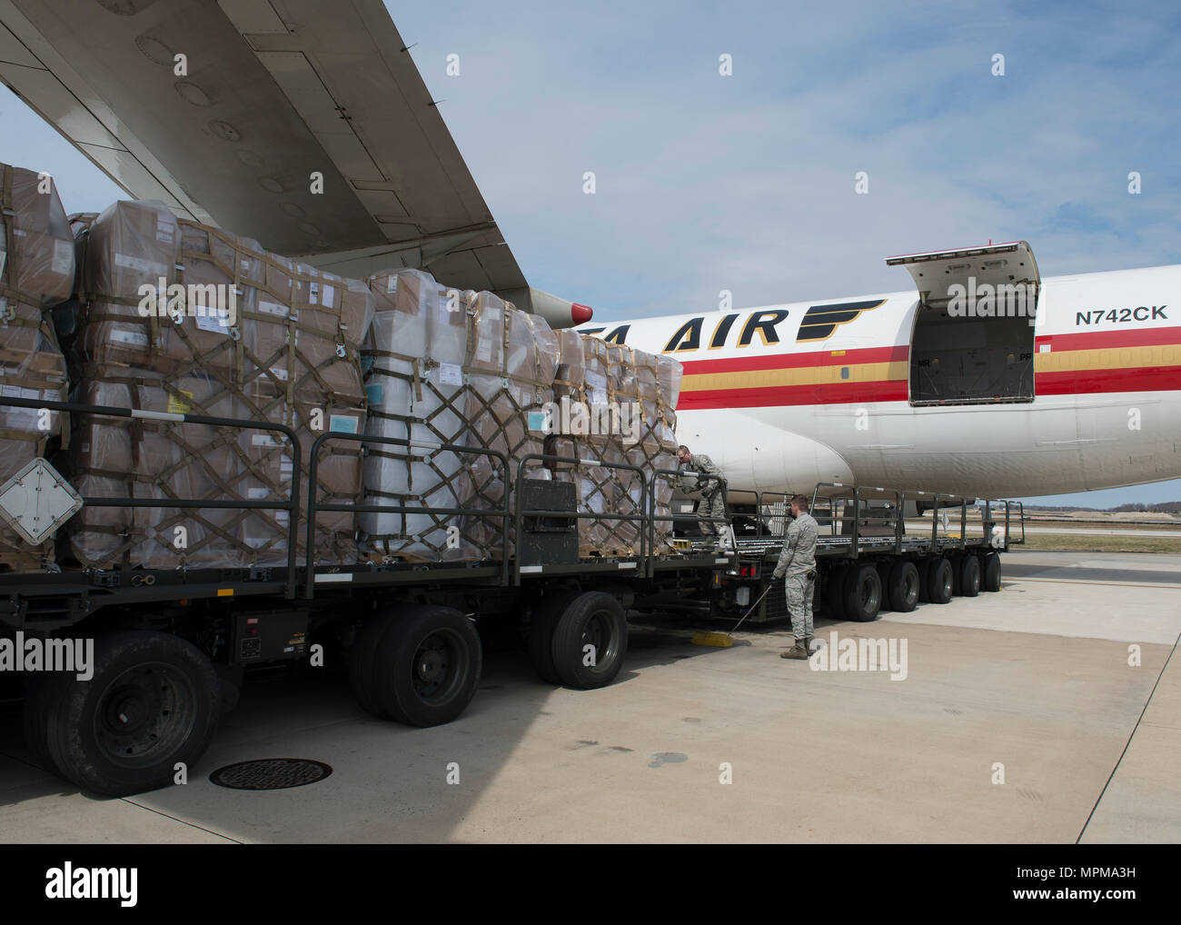 Airmen of the 436th Aerial Port Squadron conduct cargo loading ...
