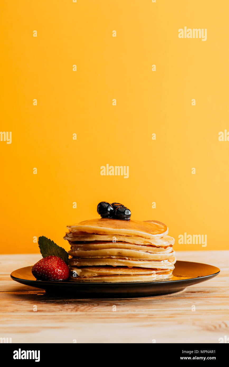 Stack baked pancakes fruits hi-res stock photography and images - Alamy