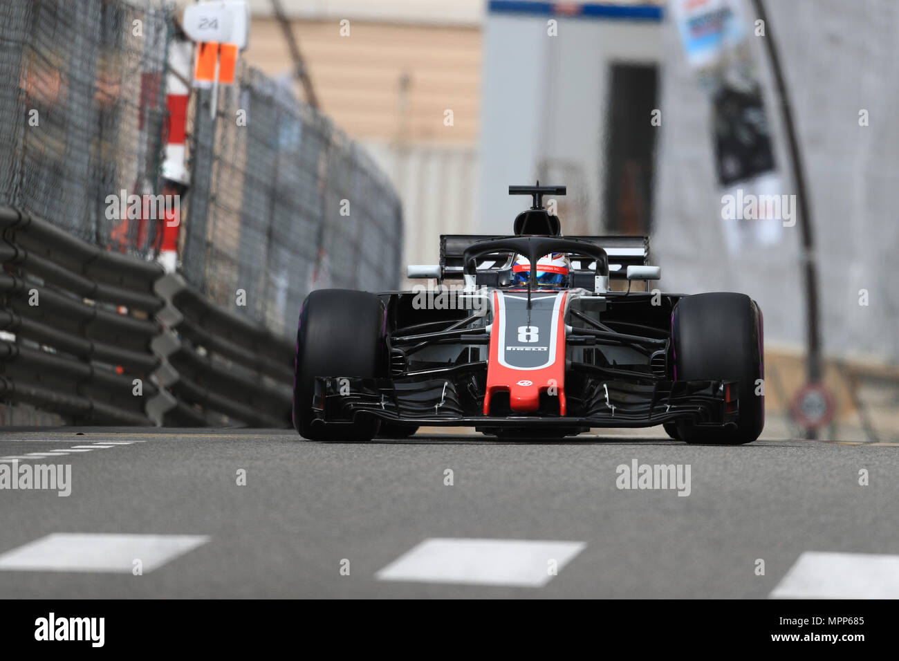 Haas F1 Team VF-18 Ferrari, mechanics at work during the 2018