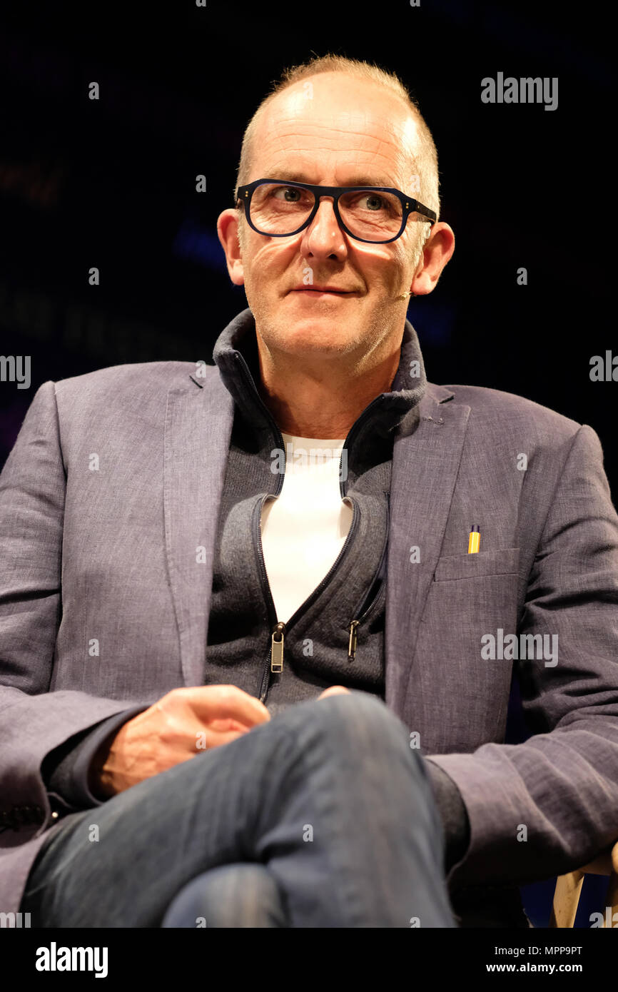 Hay Festival, Hay on Wye, UK - May 2018 - Kevin McCloud designer, writer and television presenter of Grand Designs on stage taking part in the debate 'Small is Beautiful....or is it Anymore' - Photo Steven May / Alamy Live News Stock Photo