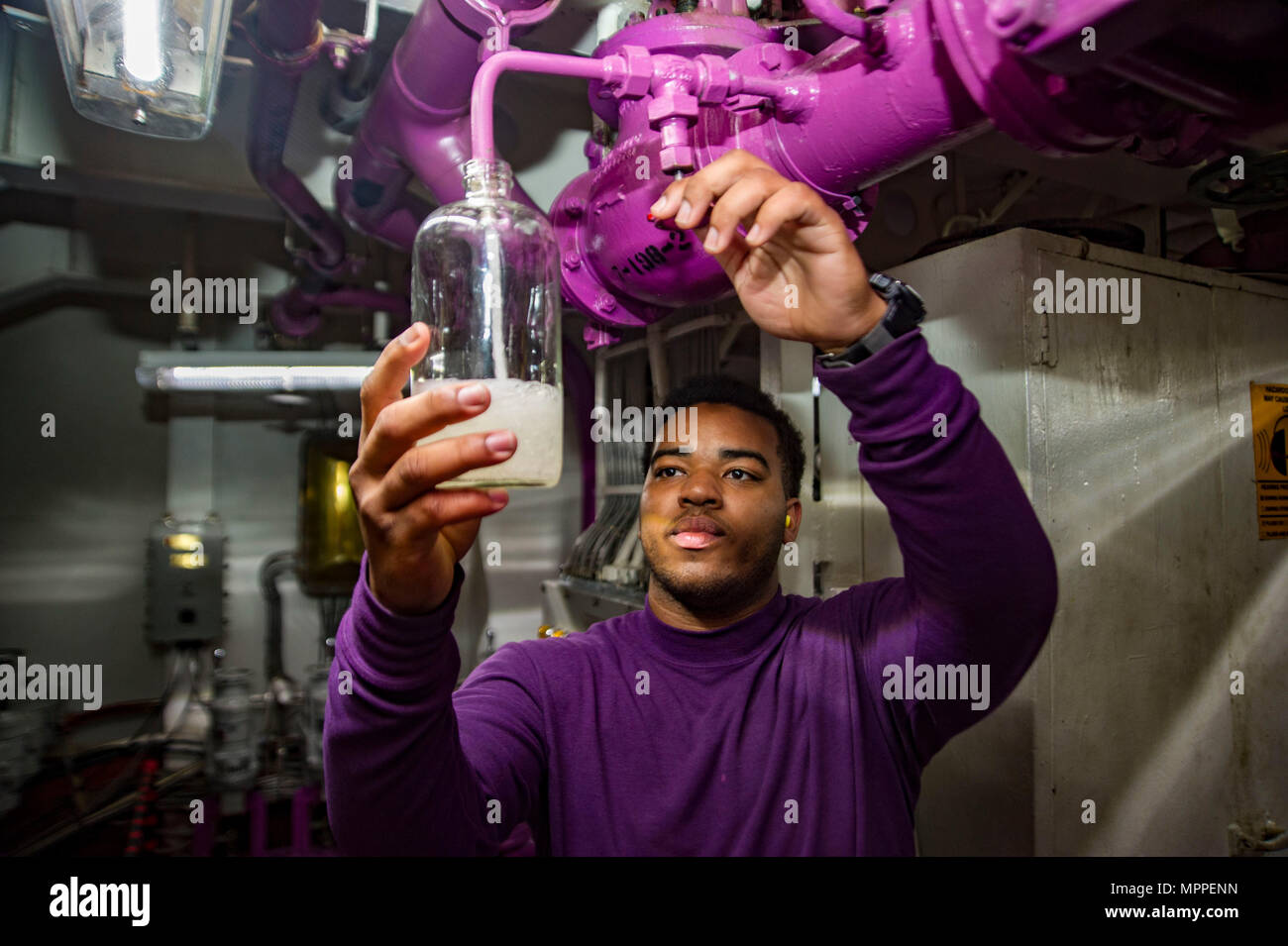 Jp5 fuel hires stock photography and images Alamy