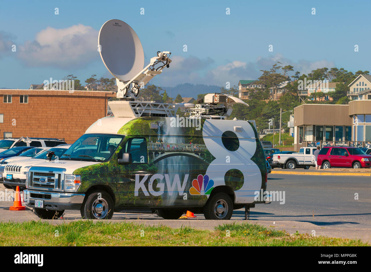 Lincoln City, Oregon, USA - August 21, 2015:  Portland News Crew reporting on the Coast. Stock Photo