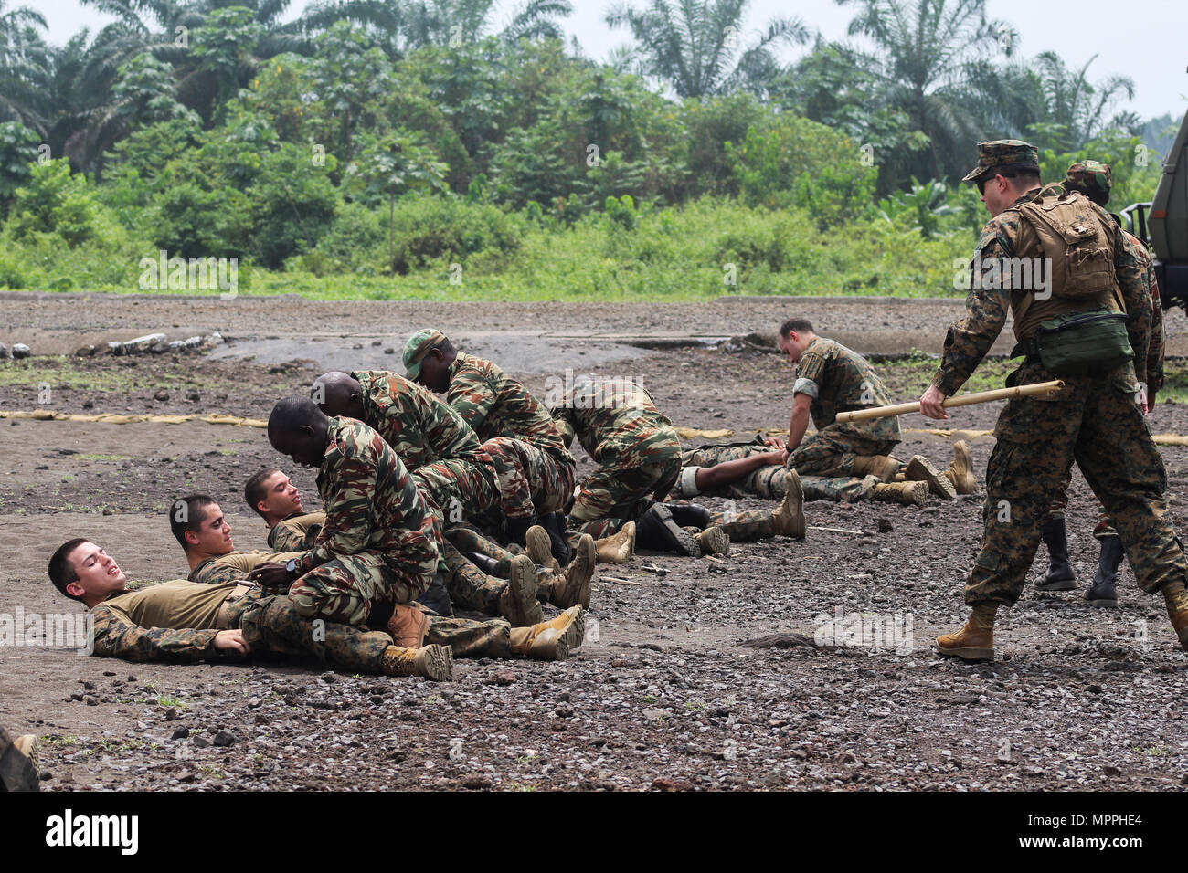 Soldiers with the Cameroonian Naval Commando Company conduct tourniquet