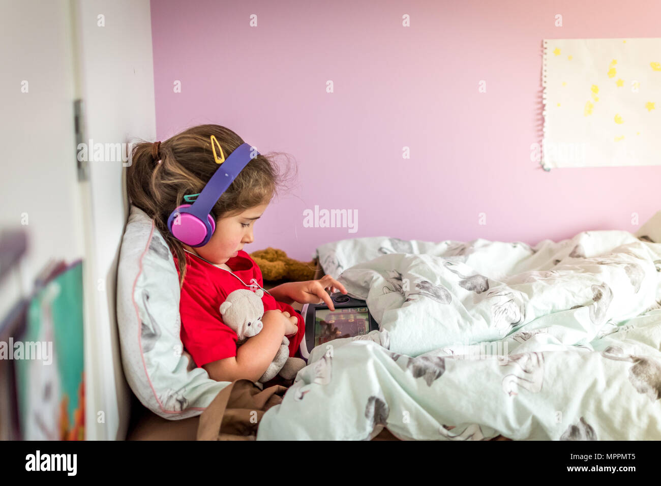 Little Girl Crying Using Tablet Little girl using a tablet Stock Photo - Alamy