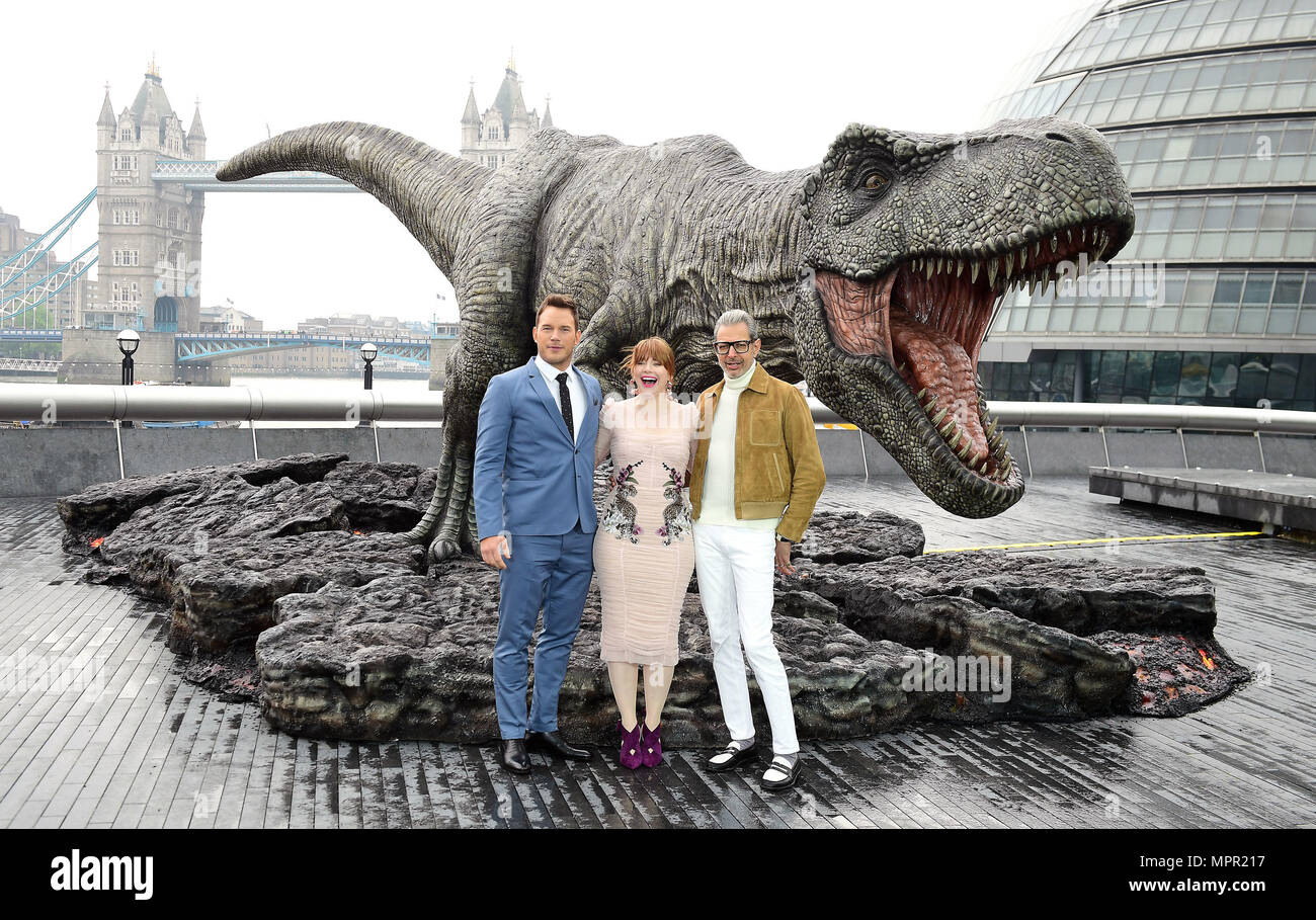 Chris Pratt (left), Bryce Dallas Howard (centre), Jeff Goldblum attending a photocall for Jurassic World: Fallen Kingdom, held at the Strada, London. Stock Photo