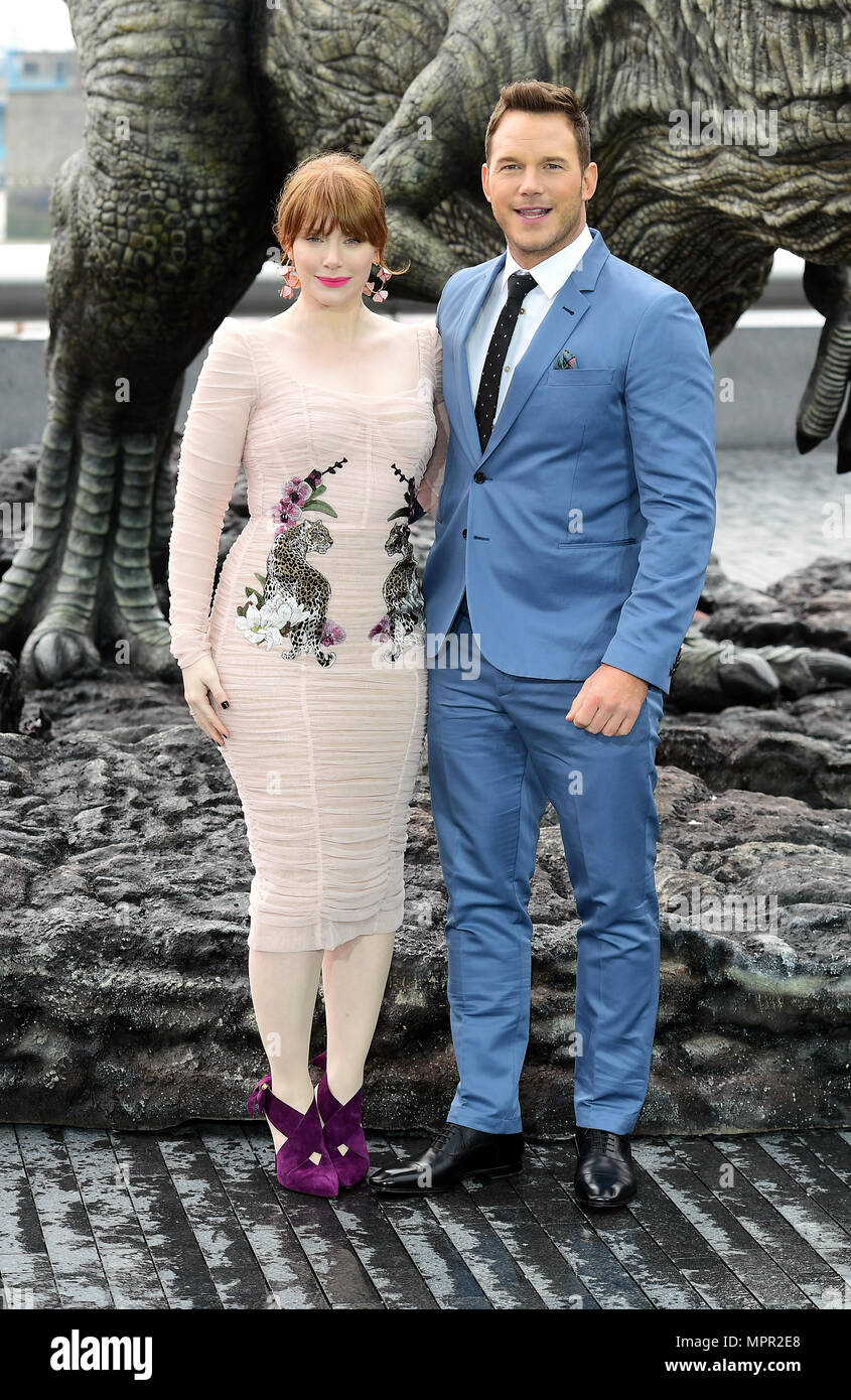 Bryce Dallas Howard (left) and Chris Pratt attending a photocall for Jurassic World: Fallen Kingdom, held at the Strada, London. Stock Photo