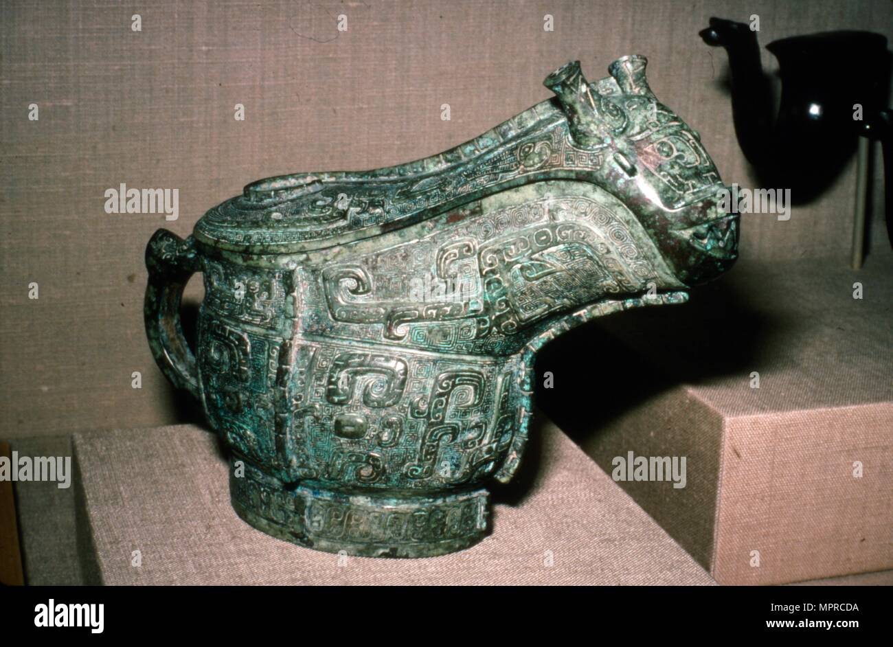 https://c8.alamy.com/comp/MPRCDA/chinese-bronze-ritual-wine-vessel-late-shang-dynasty-12th-11th-century-bc-artist-unknown-MPRCDA.jpg