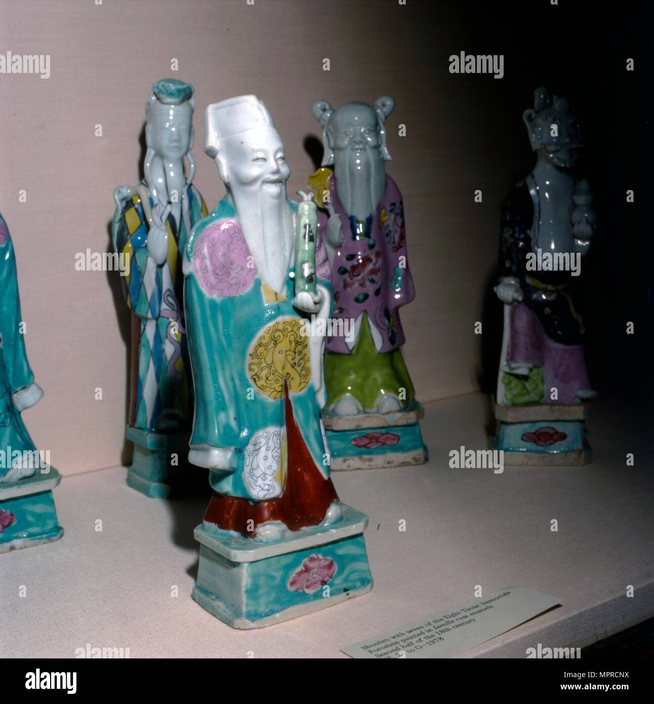 Chinese porcelain 18th century hi-res stock photography and images - Alamy