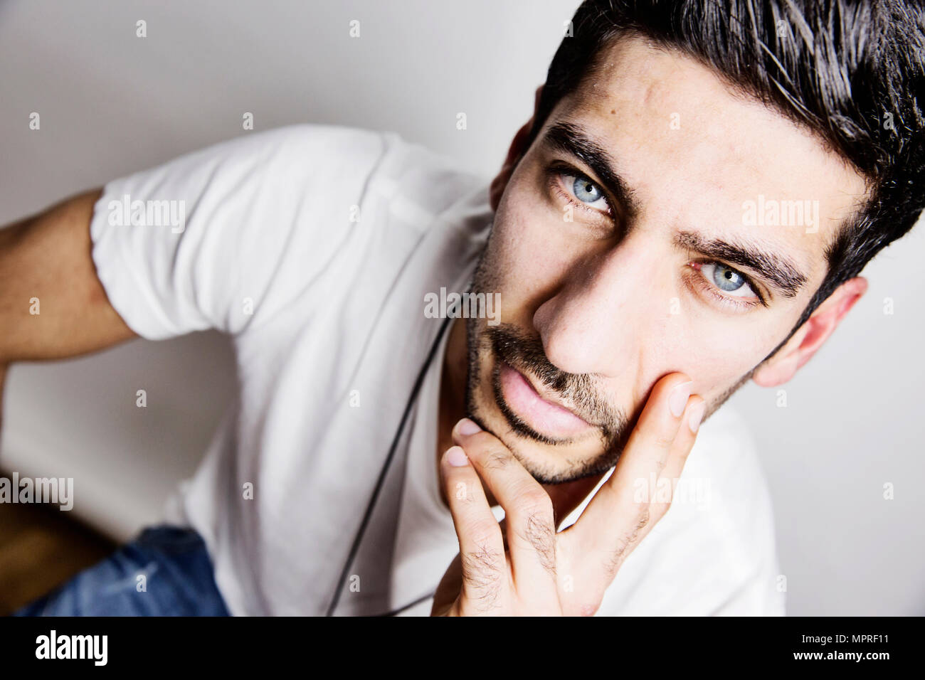 Blue eyes man hi-res stock photography and images - Alamy