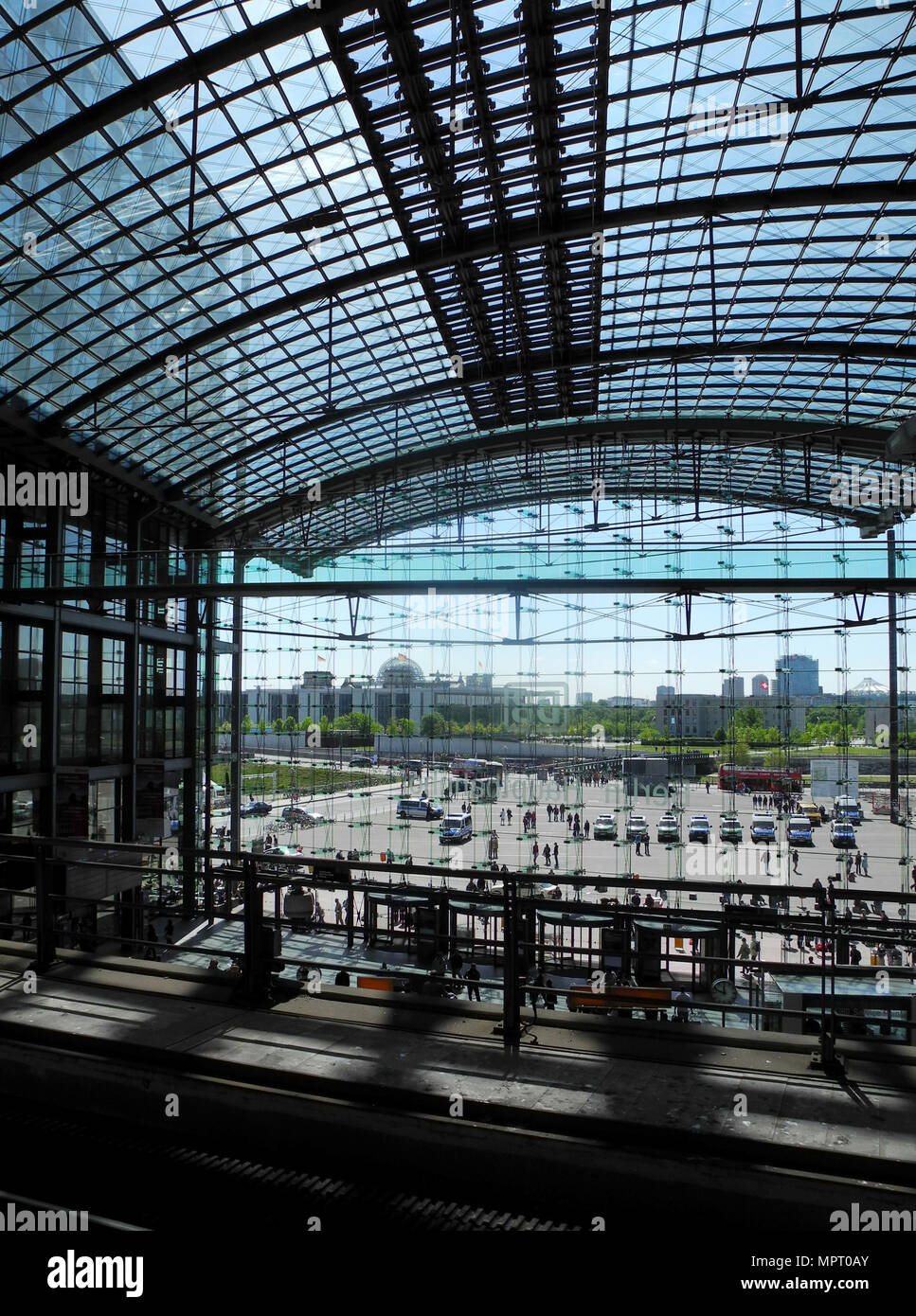 Berlin, GERMANY. General Views,  GV's . of the Reichstag from the 'Berlin Hauptbahnhof' [main Station].  Saturday  01/05/2011 [Mandatory Credit; Peter Spurrier.] Stock Photo