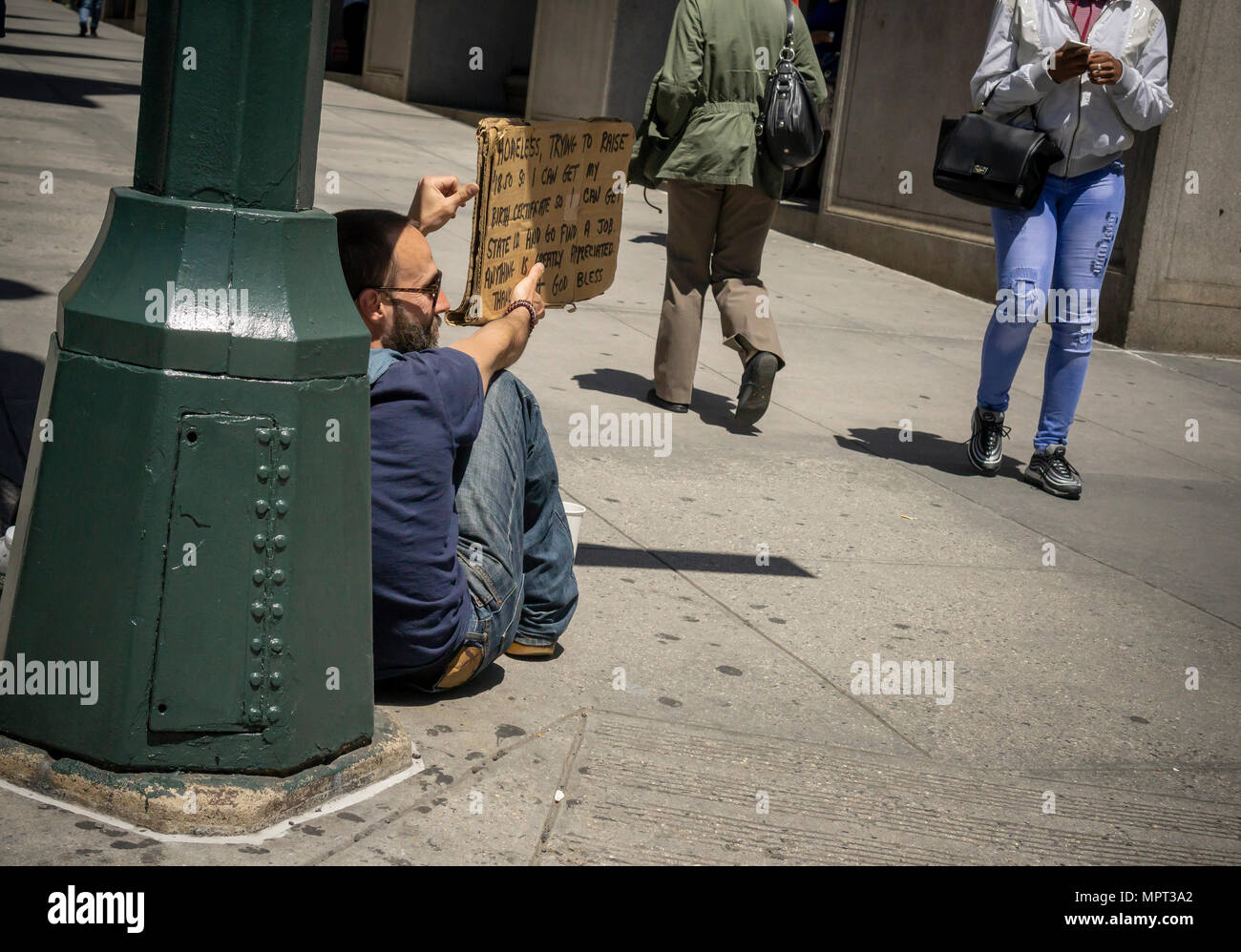 Homeless beggar bum vagabond hi-res stock photography and images - Alamy