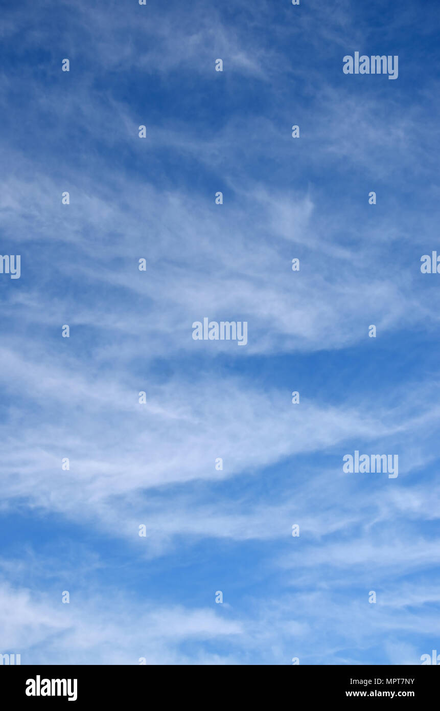 Streaky cloud hi-res stock photography and images - Alamy