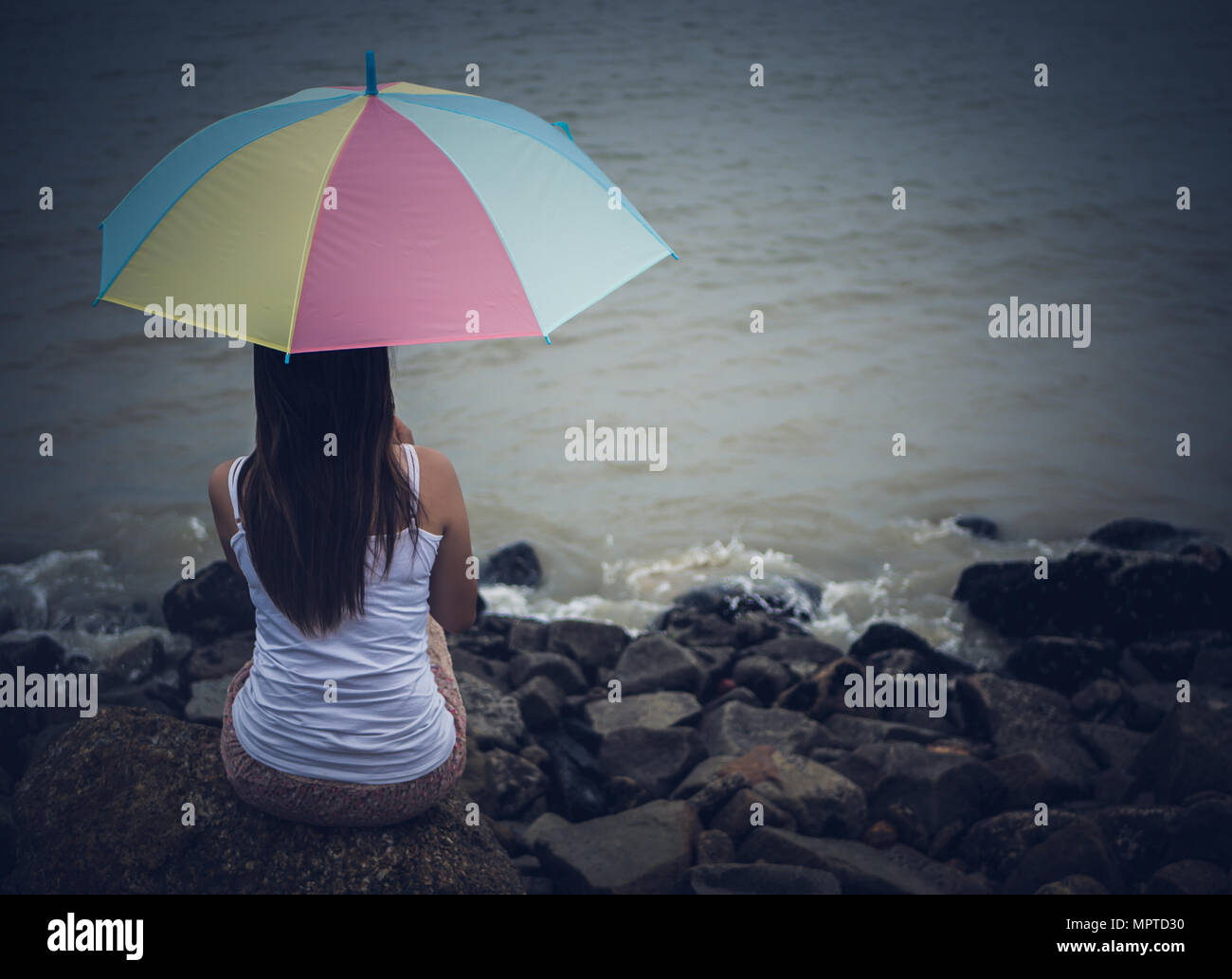 Page 2 Portrait Sad Girl Sitting Beach High Resolution Stock Photography And Images Alamy