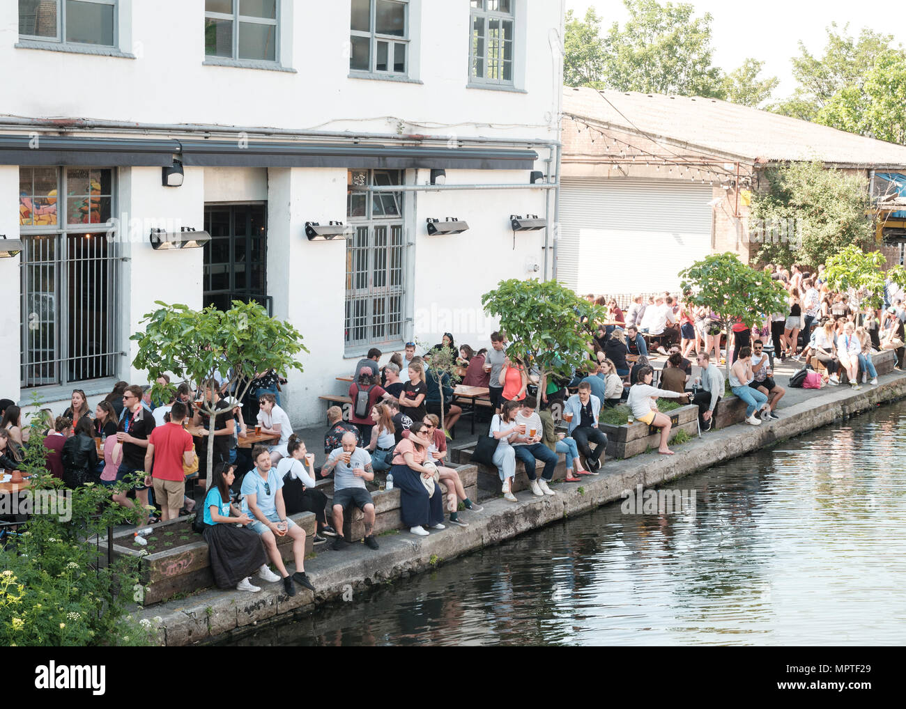 Crate brewery hackney wick hires stock photography and images Alamy
