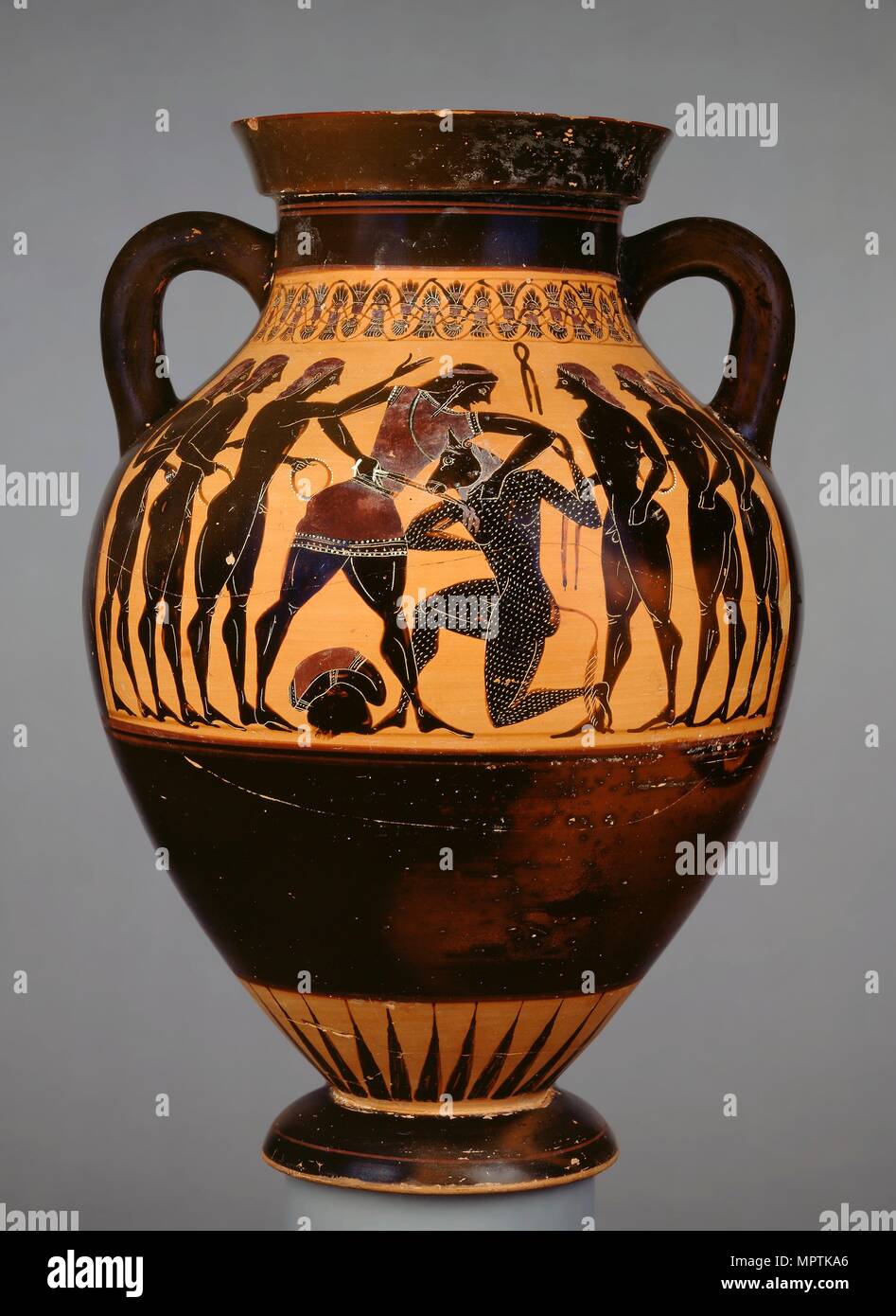 Attic blackfigure amphora showing Theseus and the Minotaur on both