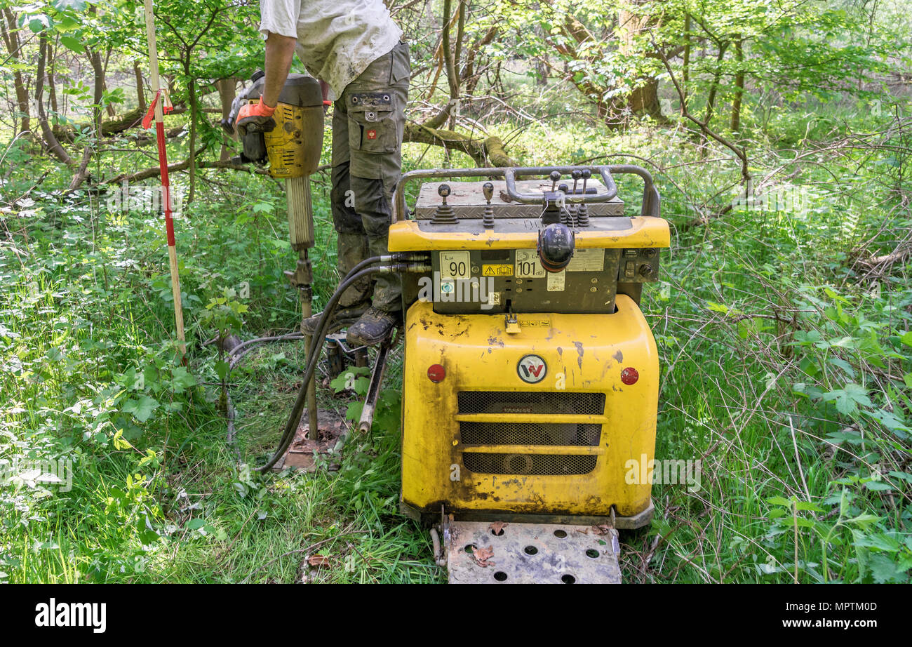 Exploration core drilling hires stock photography and images Alamy