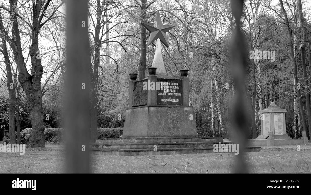 Berlin, GERMANY, View, the Soviet war cemetery, Dallgow-Doberitz, Monument with, 'five-pointed Red Star' Inscription, Remembrance,  Land Berlin, Thursday, 22/04/2010, © Peter SPURRIER, Stock Photo