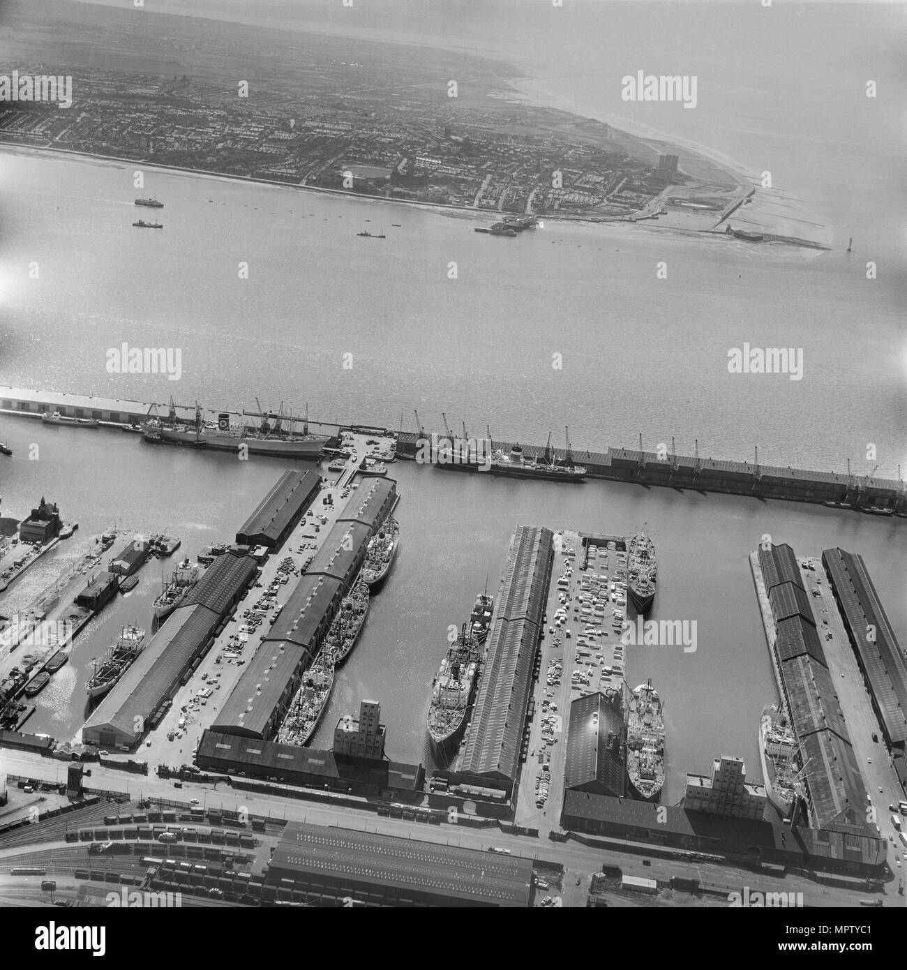 Liverpool Docks : Liverpool Docks Waterfront Stock Photo Download Image ...