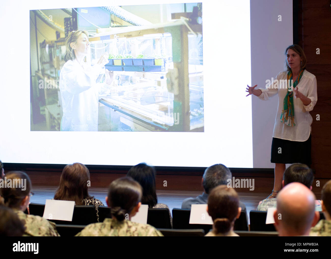 Lab girl hope jahren hires stock photography and images Alamy