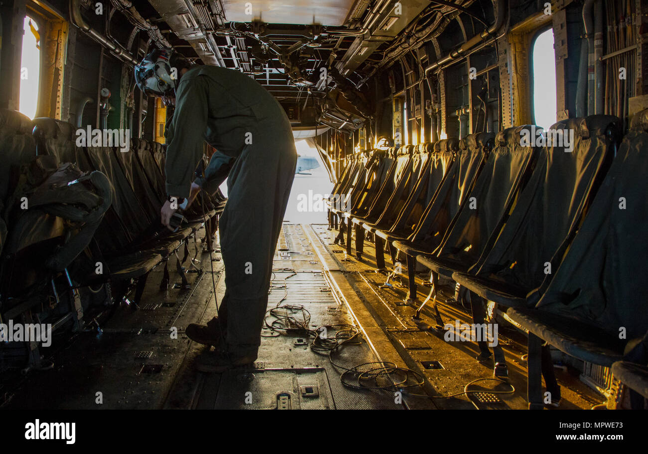 A crew chief with marine heavy helicopter squadron hmh 466 hi-res stock ...